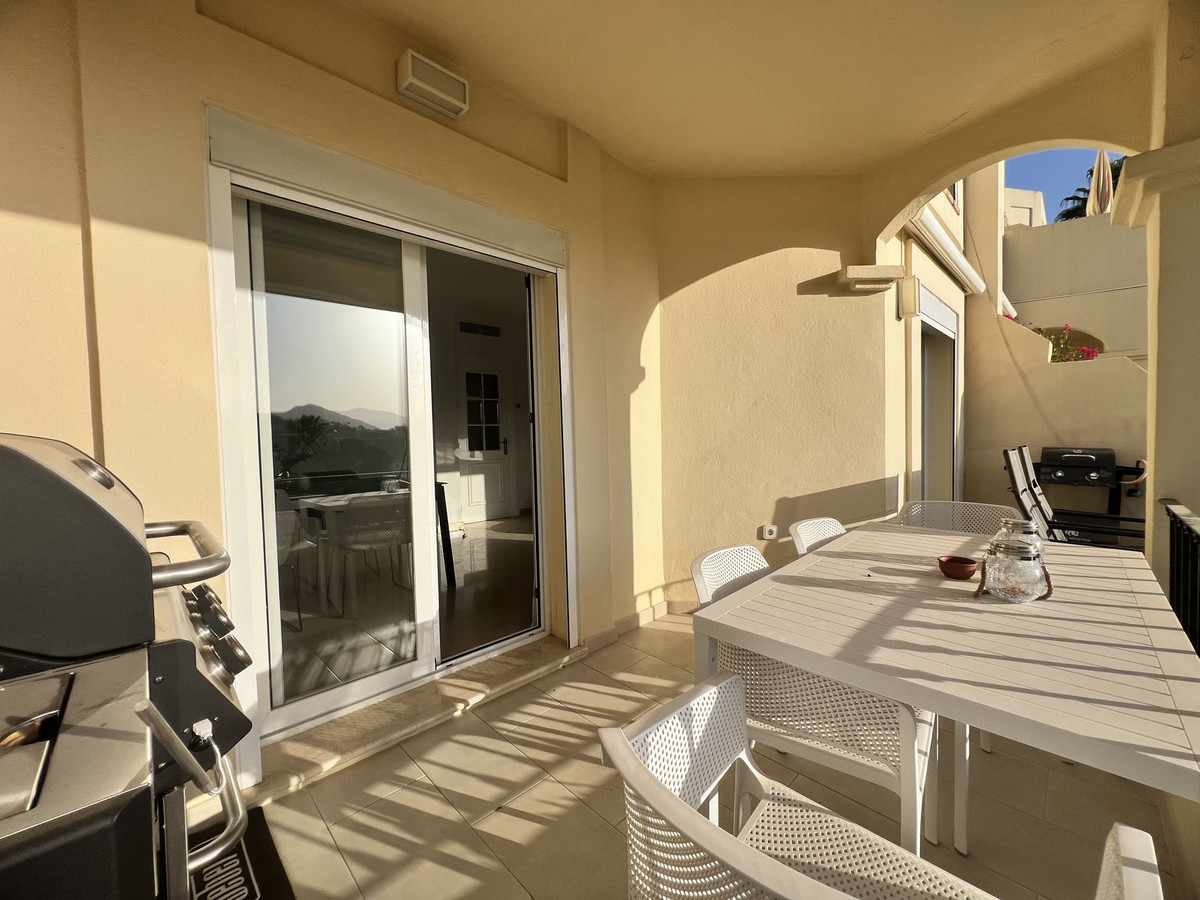 2 Bed Apartment for sale in La Quinta Costa Del Sol, Málaga, Spain