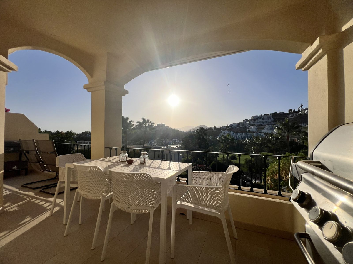 2 Bed Apartment for sale in La Quinta Costa Del Sol, Málaga, Spain