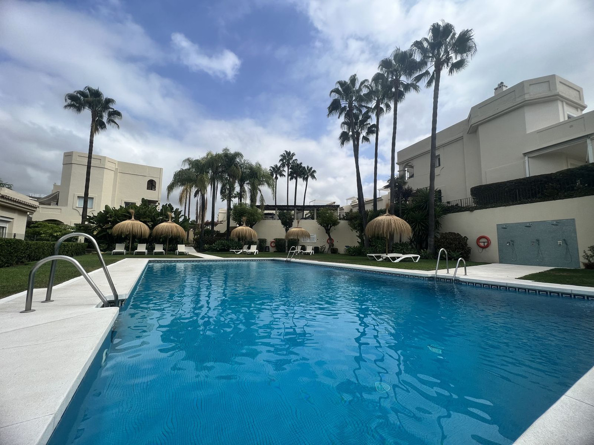 2 Bed Apartment for sale in La Quinta Costa Del Sol, Málaga, Spain
