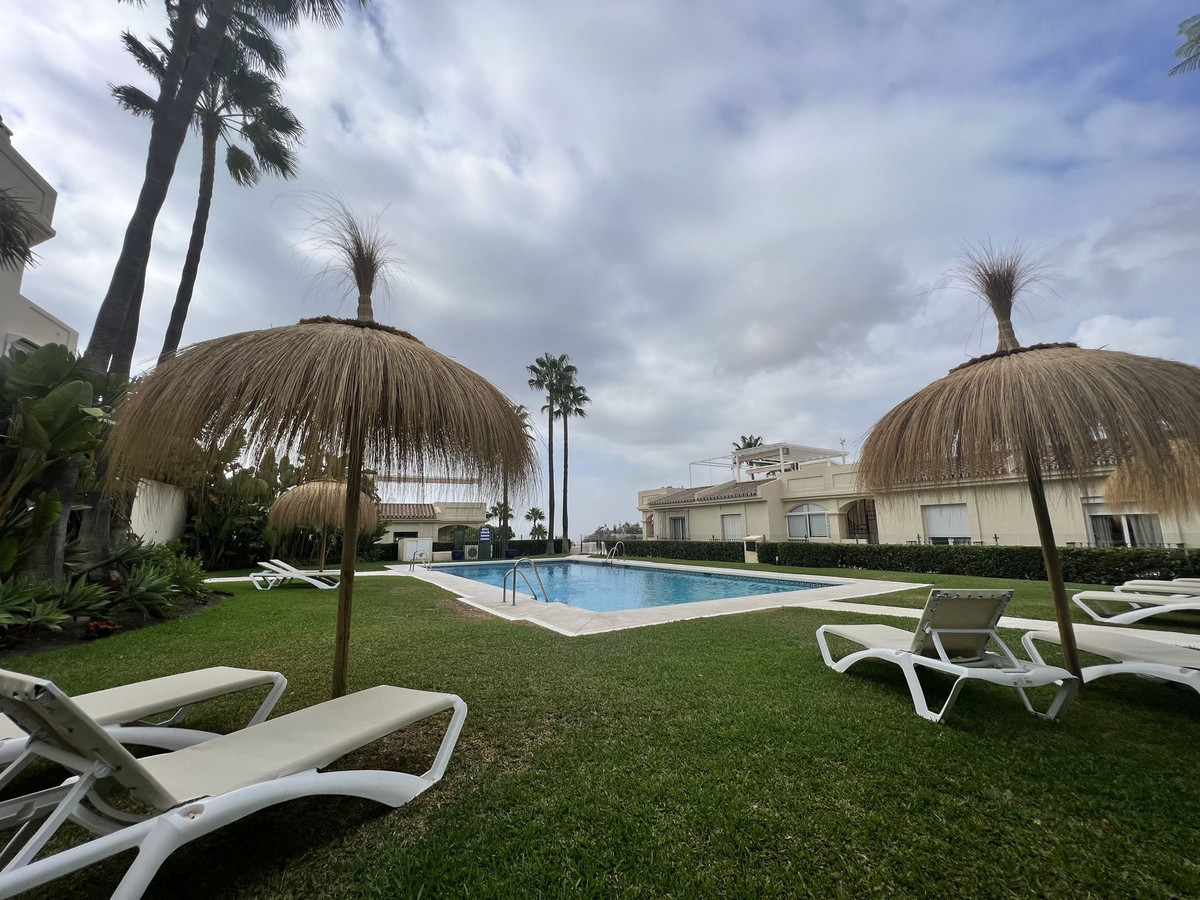 2 Bed Apartment for sale in La Quinta Costa Del Sol, Málaga, Spain