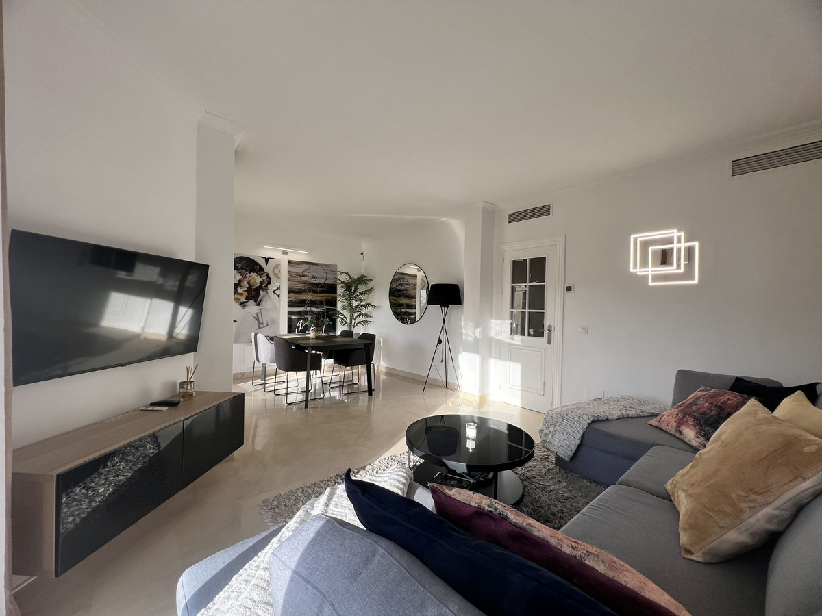 2 Bed Apartment for sale in La Quinta Costa Del Sol, Málaga, Spain