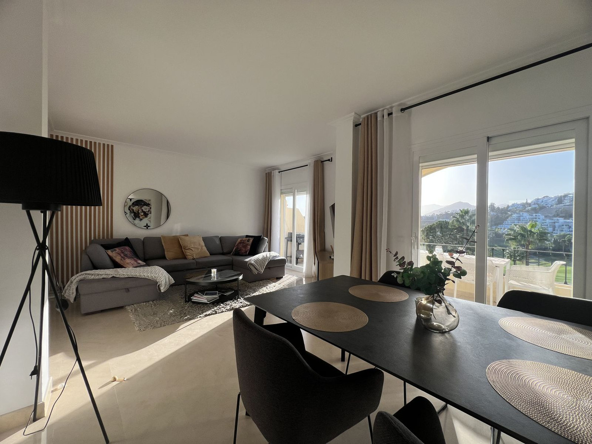 2 Bed Apartment for sale in La Quinta Costa Del Sol, Málaga, Spain
