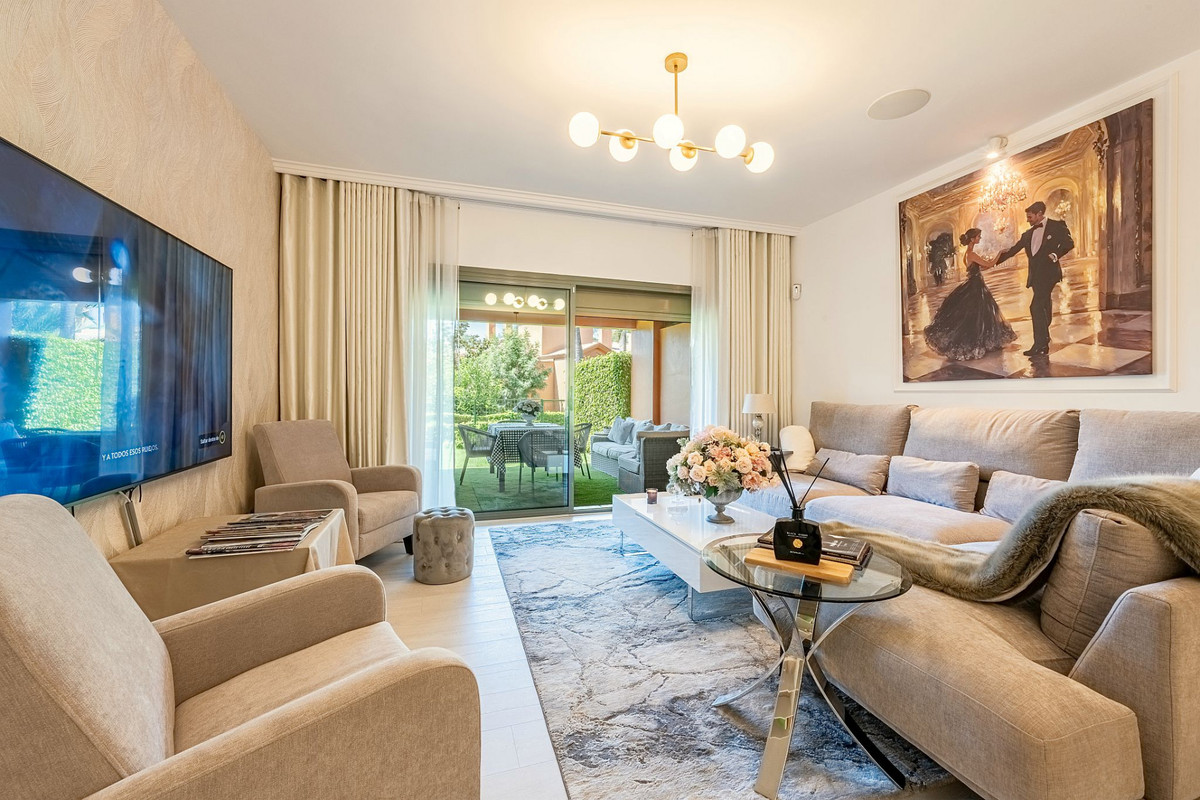 2 Bed Apartment for sale in Estepona Costa Del Sol, Málaga, Spain