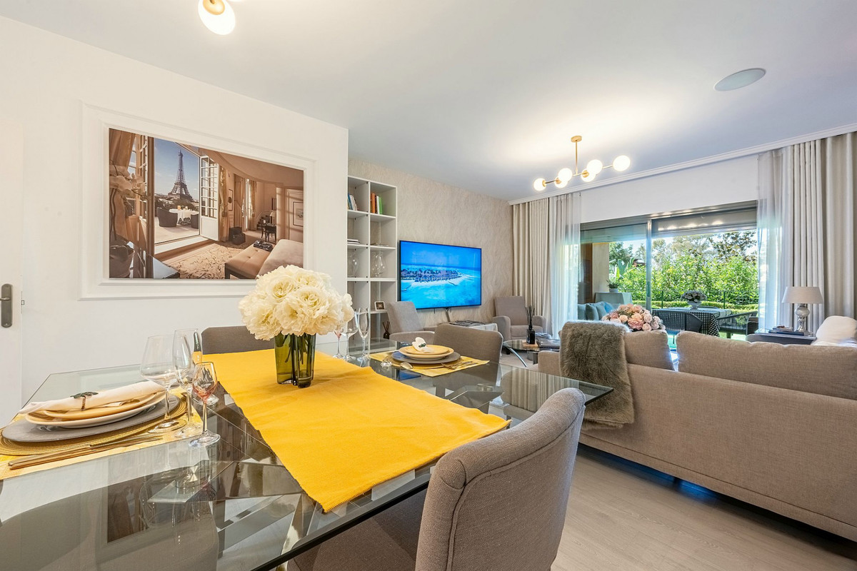 2 Bed Apartment for sale in Estepona Costa Del Sol, Málaga, Spain