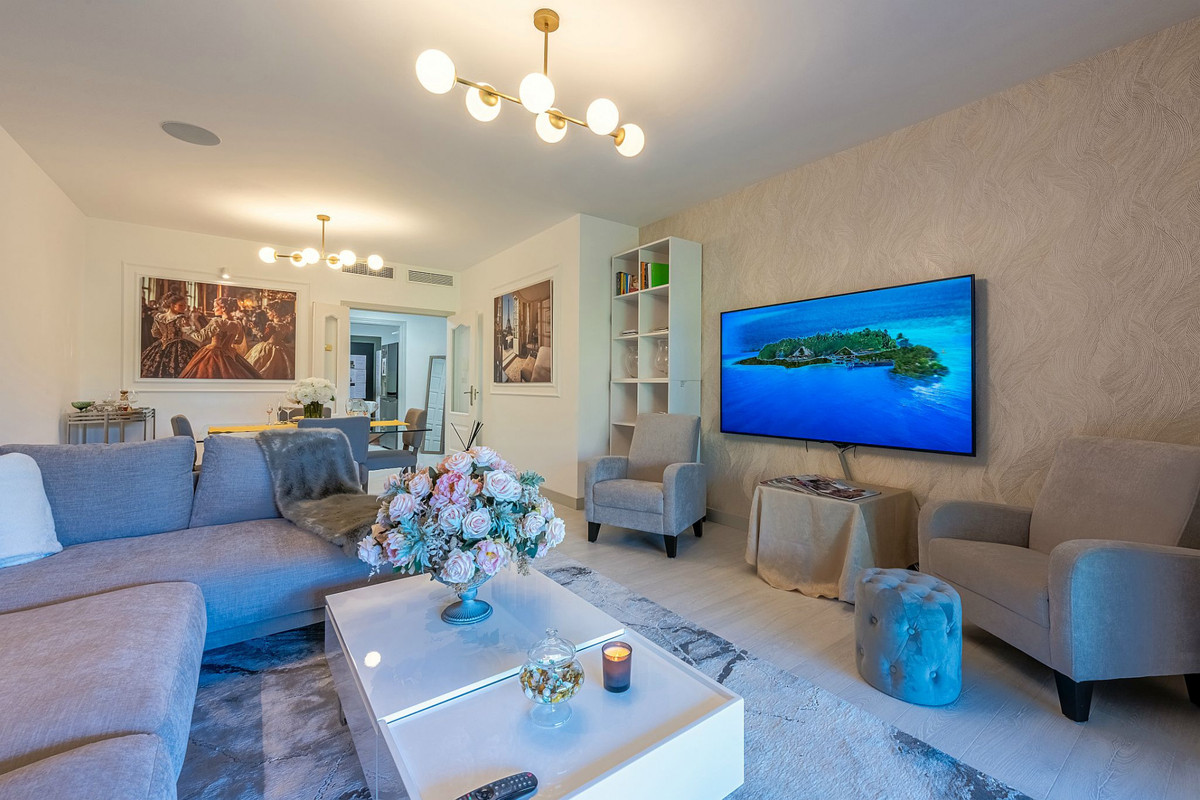 2 Bed Apartment for sale in Estepona Costa Del Sol, Málaga, Spain