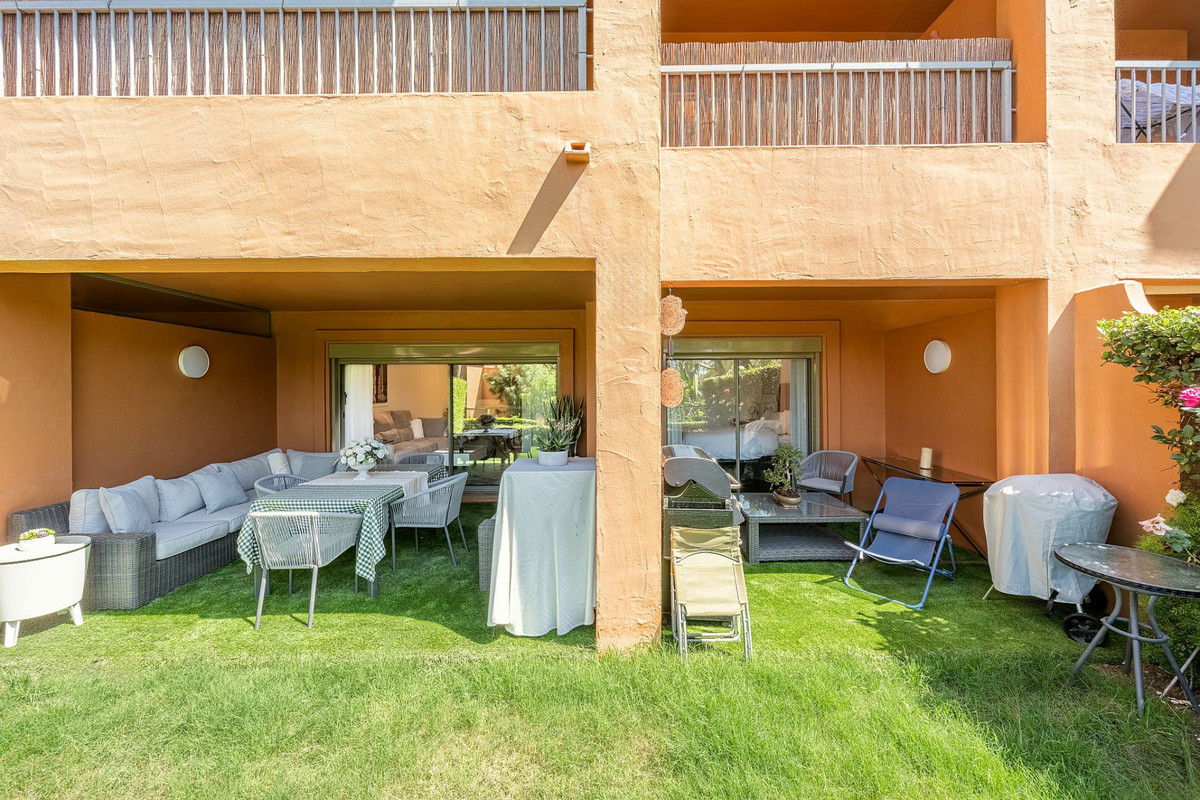 2 Bed Apartment for sale in Estepona Costa Del Sol, Málaga, Spain