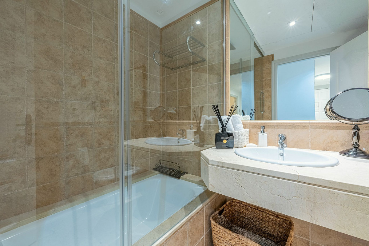 2 Bed Apartment for sale in Estepona Costa Del Sol, Málaga, Spain