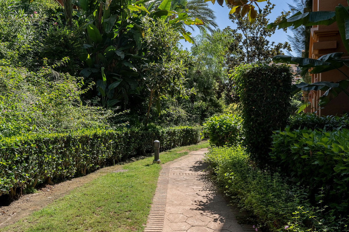 2 Bed Apartment for sale in Estepona Costa Del Sol, Málaga, Spain