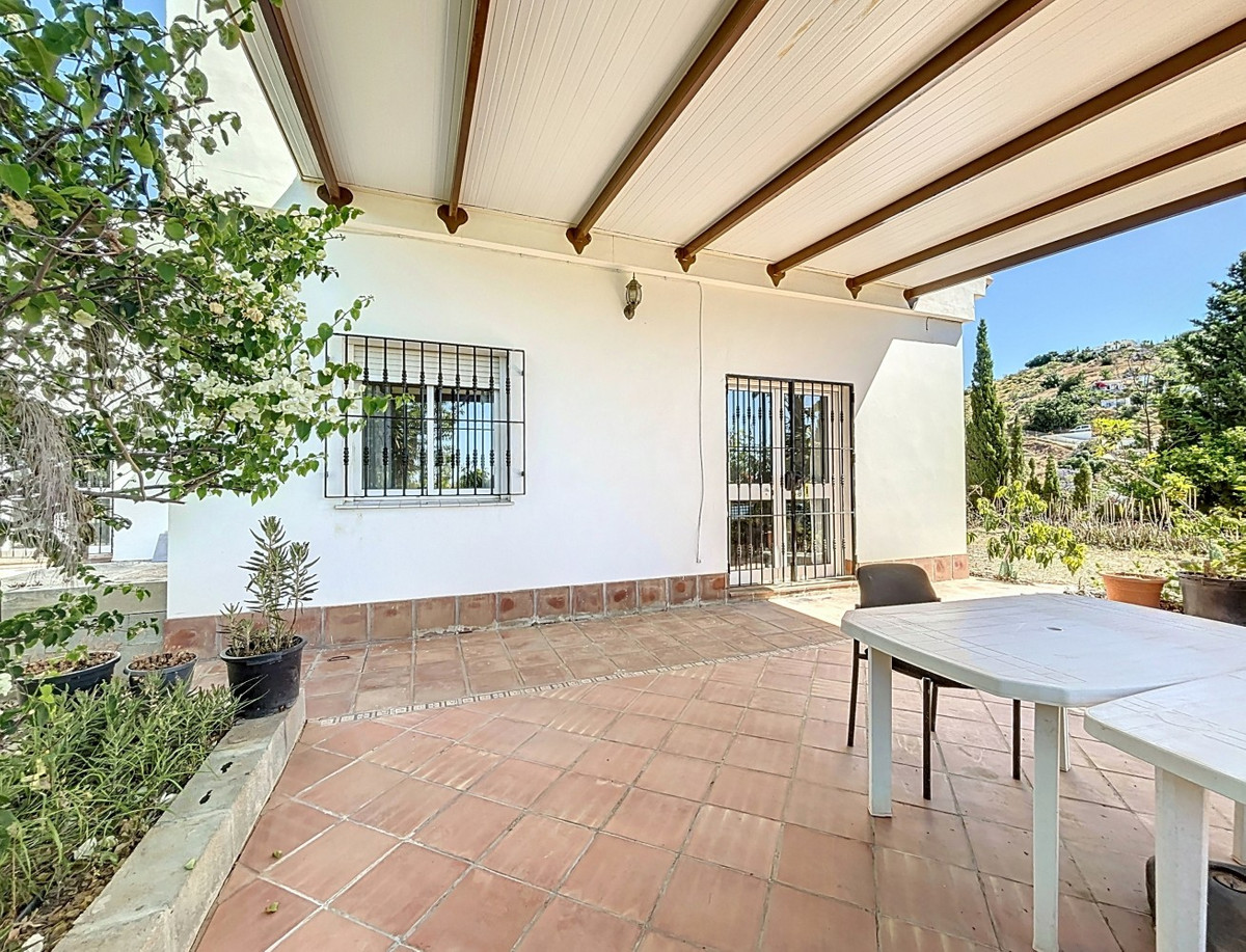 3 Bed Townhouse for sale in Almayate Alto Costa Del Sol East, Málaga, Spain