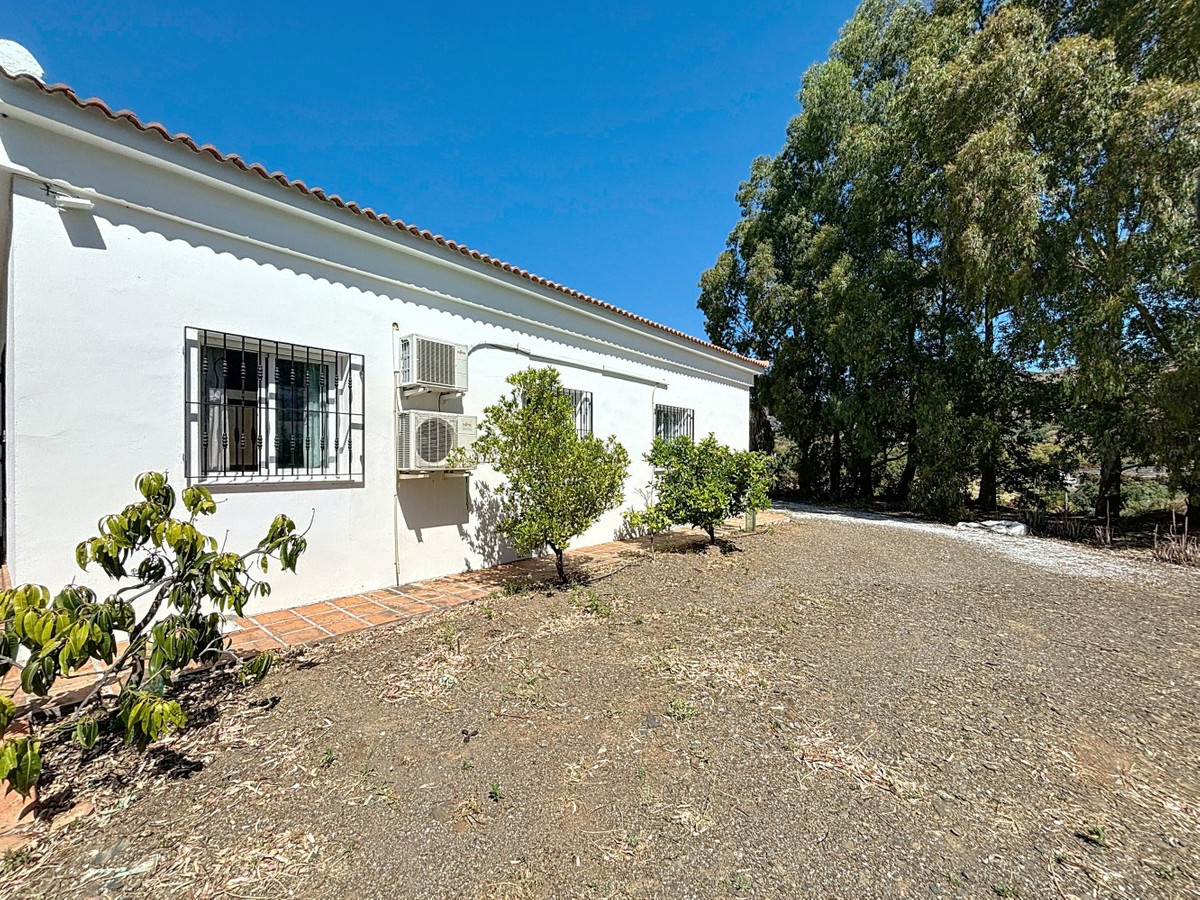 3 Bed Townhouse for sale in Almayate Alto Costa Del Sol East, Málaga, Spain