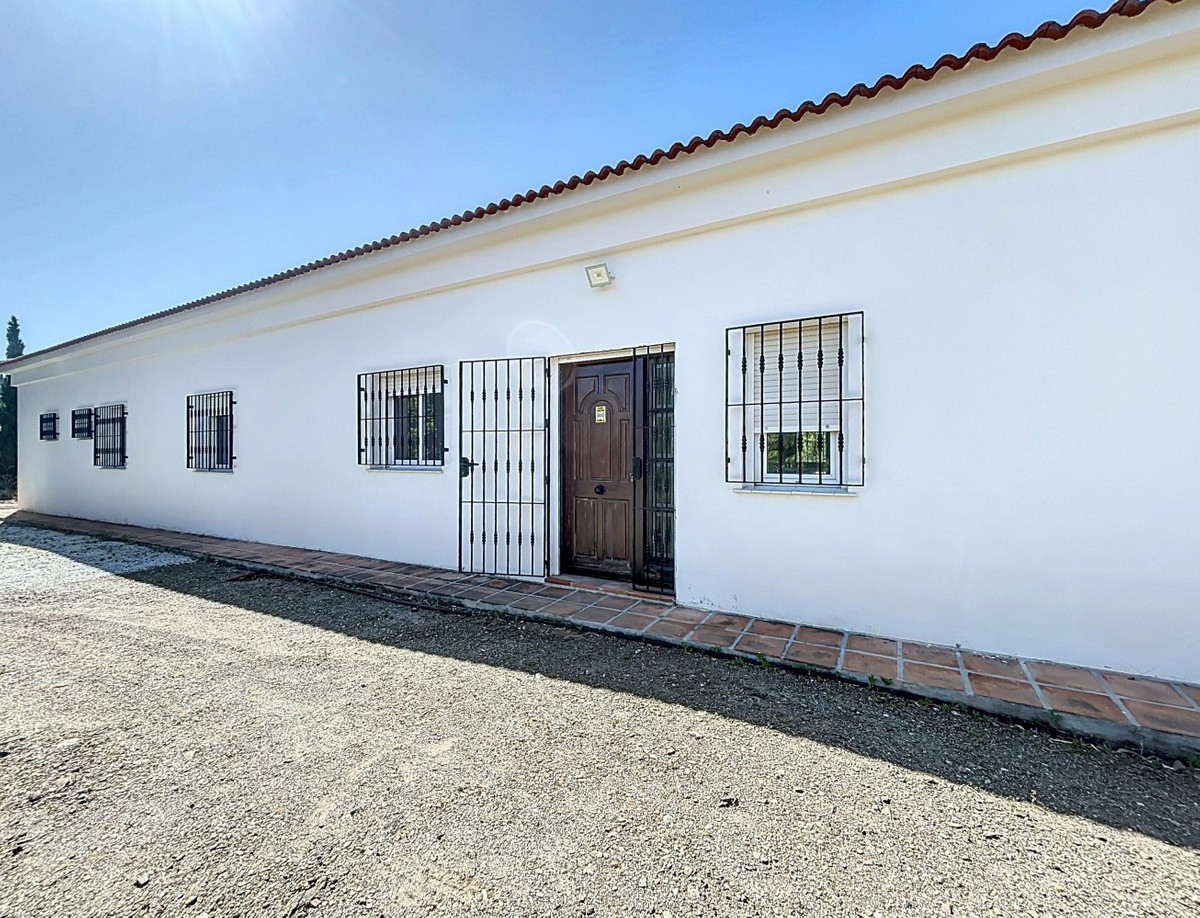 3 Bed Townhouse for sale in Almayate Alto Costa Del Sol East, Málaga, Spain