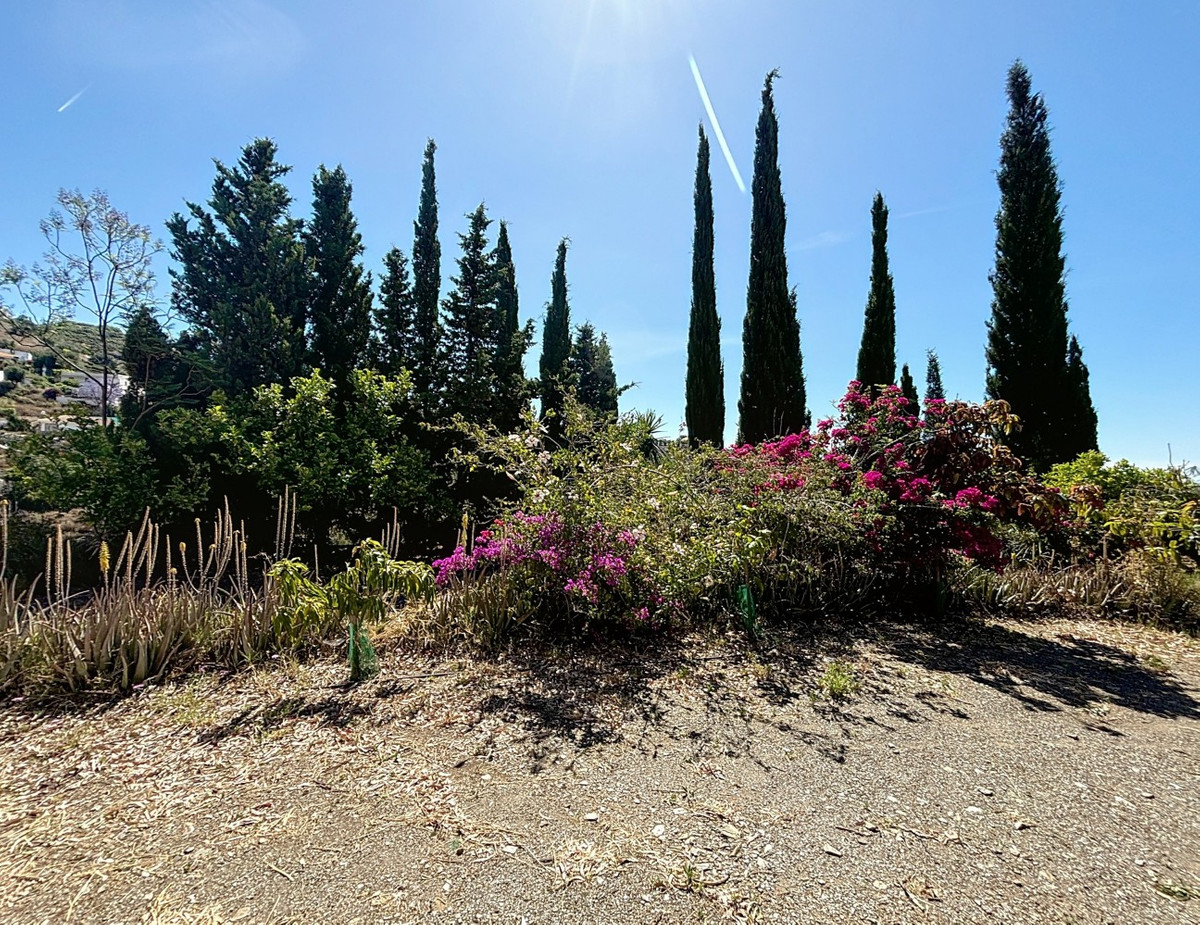 3 Bed Townhouse for sale in Almayate Alto Costa Del Sol East, Málaga, Spain