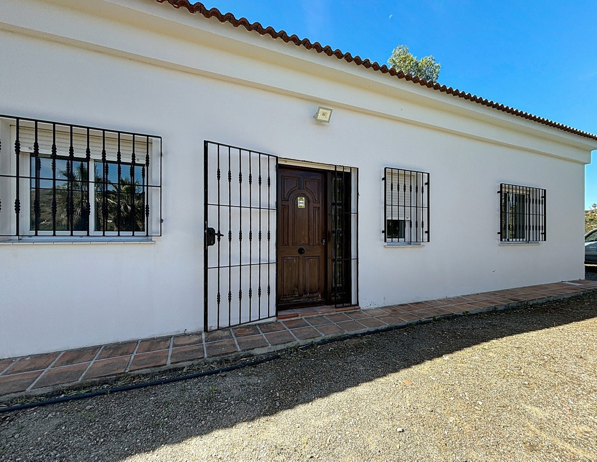 3 Bed Townhouse for sale in Almayate Alto Costa Del Sol East, Málaga, Spain
