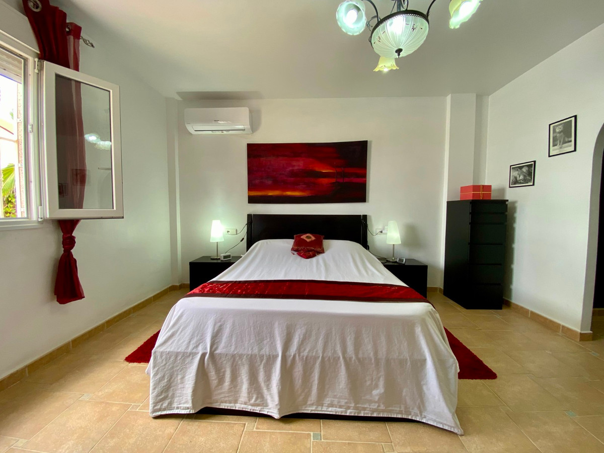Se vende Villa - Chalet de 3 dormitorios en Costa Blanca, Alicante, España