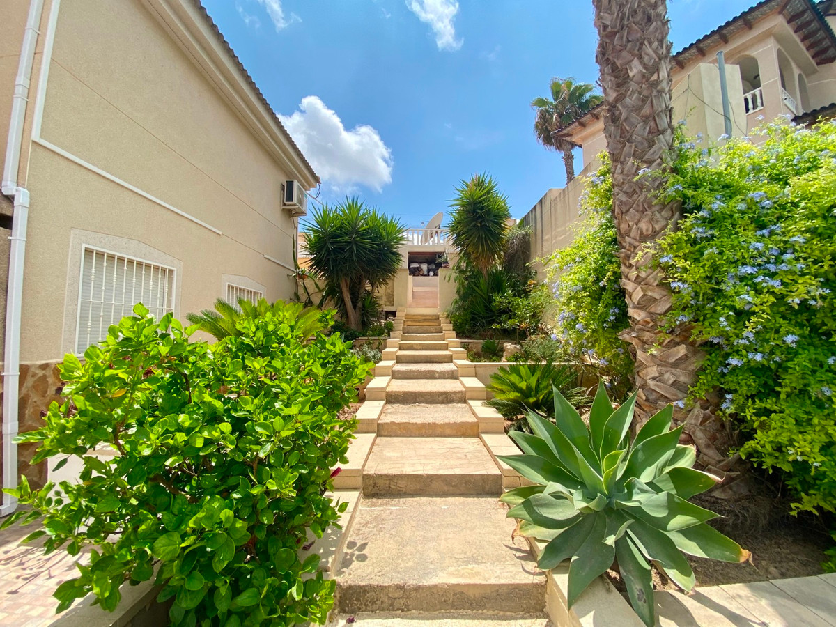 Se vende Villa - Chalet de 3 dormitorios en Costa Blanca, Alicante, España