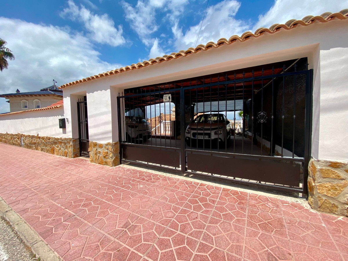 Se vende Villa - Chalet de 3 dormitorios en Costa Blanca, Alicante, España