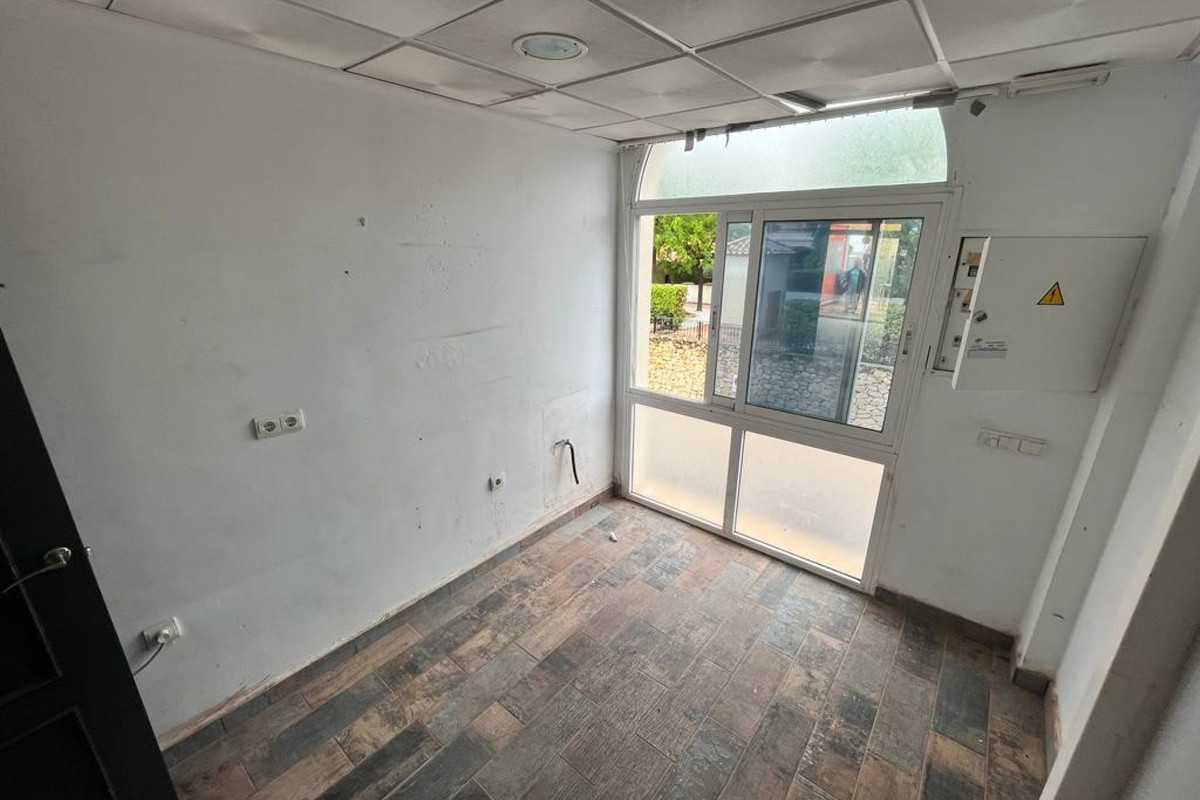 Commercial unit for sale in Algorfa Costa Blanca, Alicante, Spain