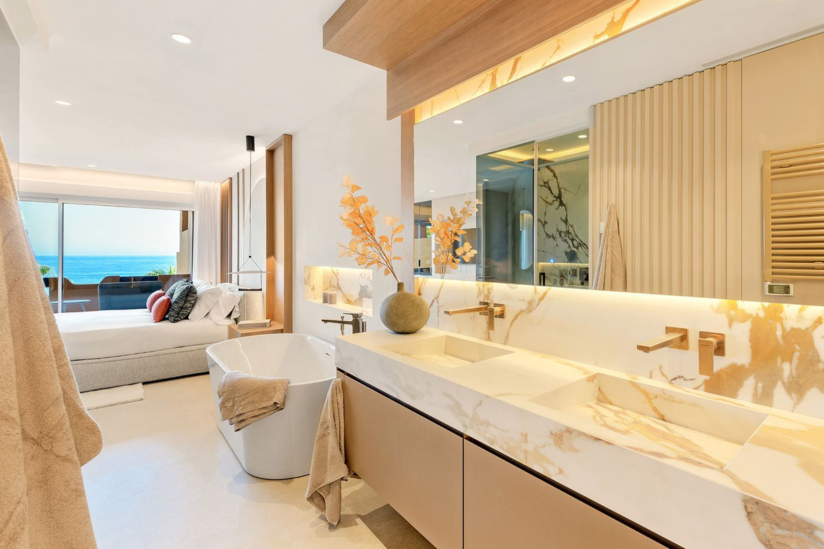 Se vende Apartamento Planta Media de 4 dormitorios en Costa Del Sol, Málaga, España