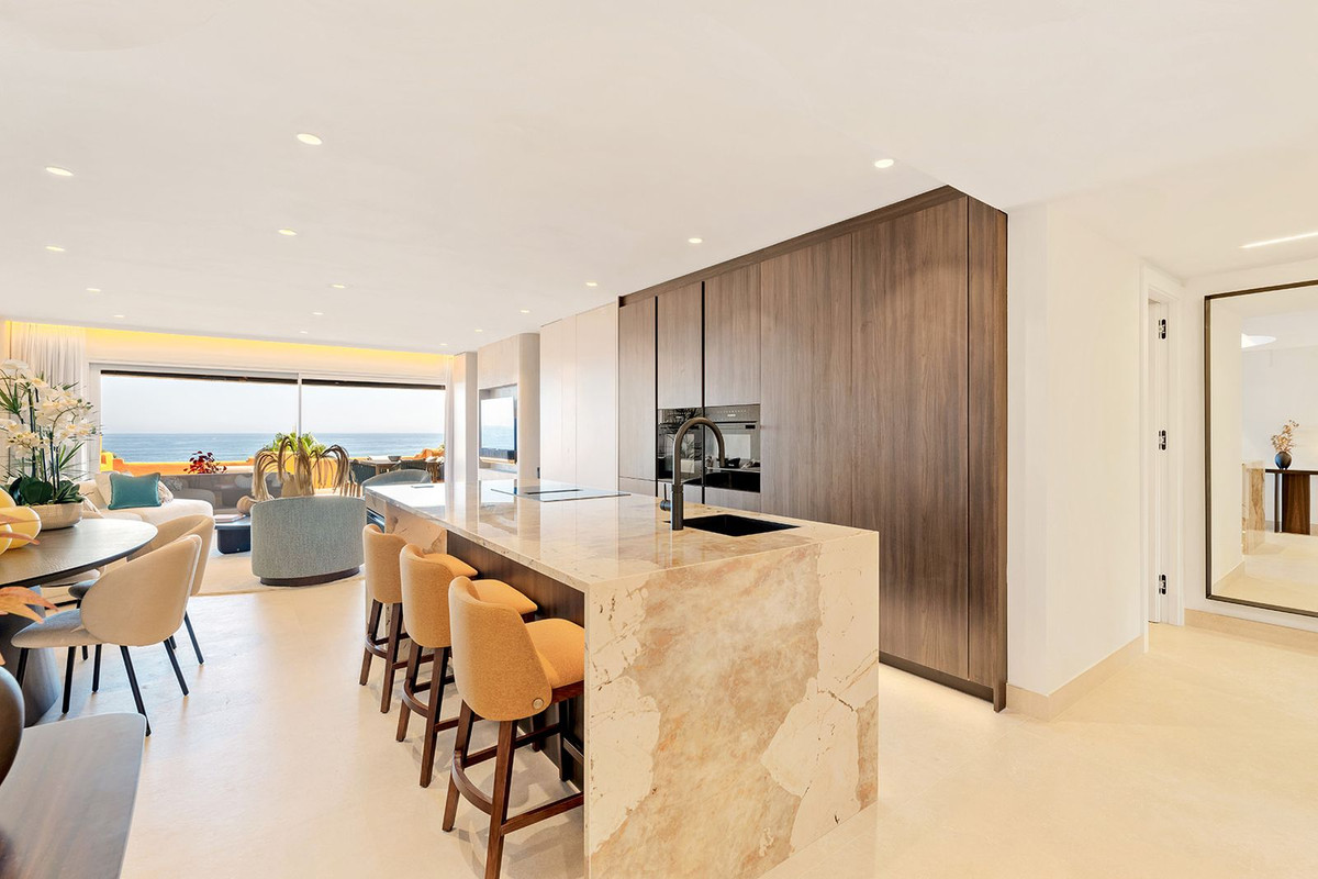 Se vende Apartamento Planta Media de 4 dormitorios en Costa Del Sol, Málaga, España
