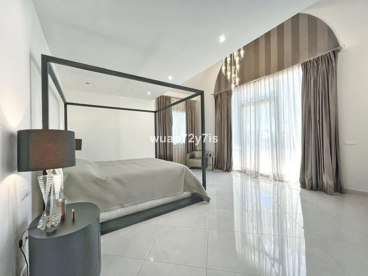 Se vende Villa - Chalet de 5 dormitorios en Costa Del Sol, Cadiz, España