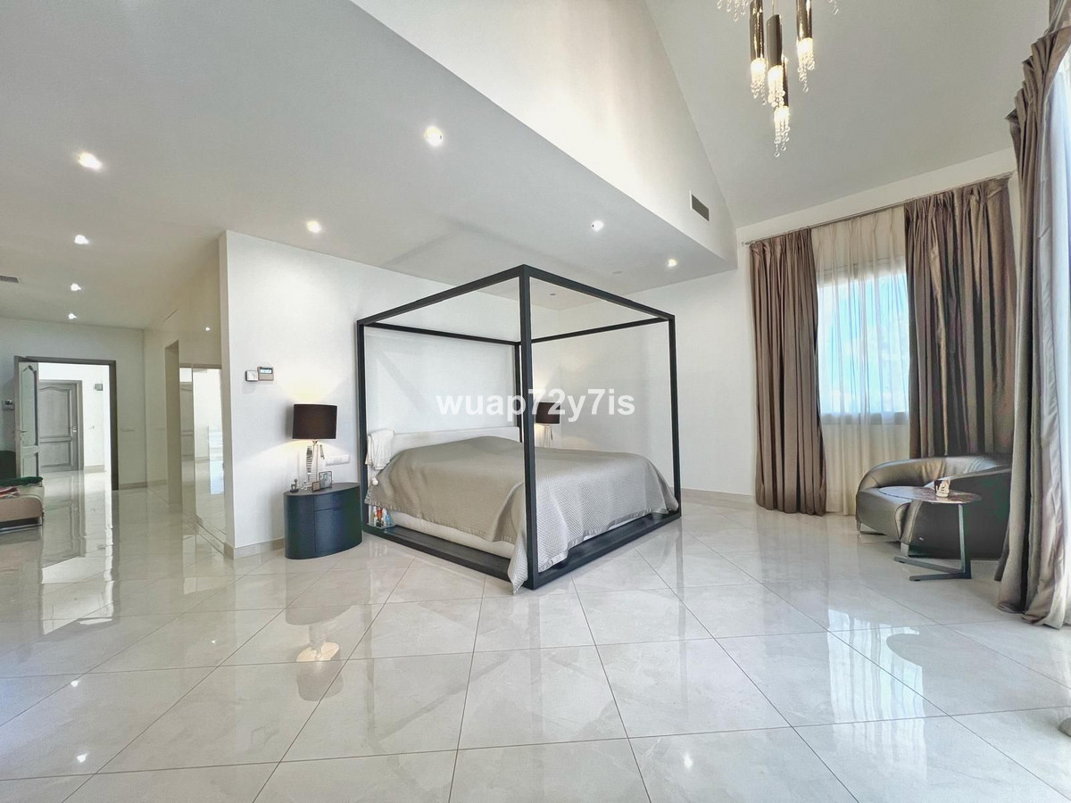 Se vende Villa - Chalet de 5 dormitorios en Costa Del Sol, Cadiz, España