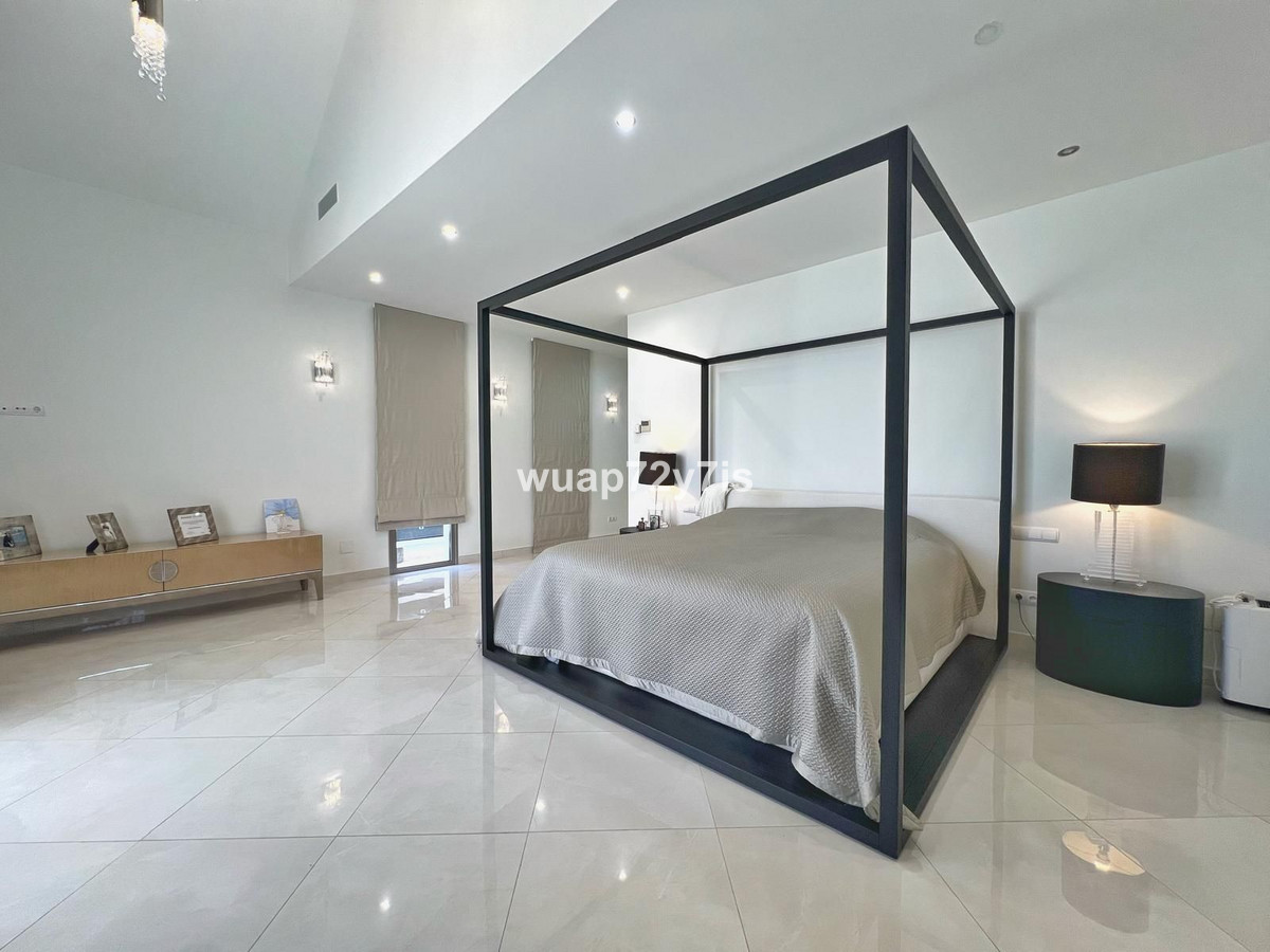 Se vende Villa - Chalet de 5 dormitorios en Costa Del Sol, Cadiz, España