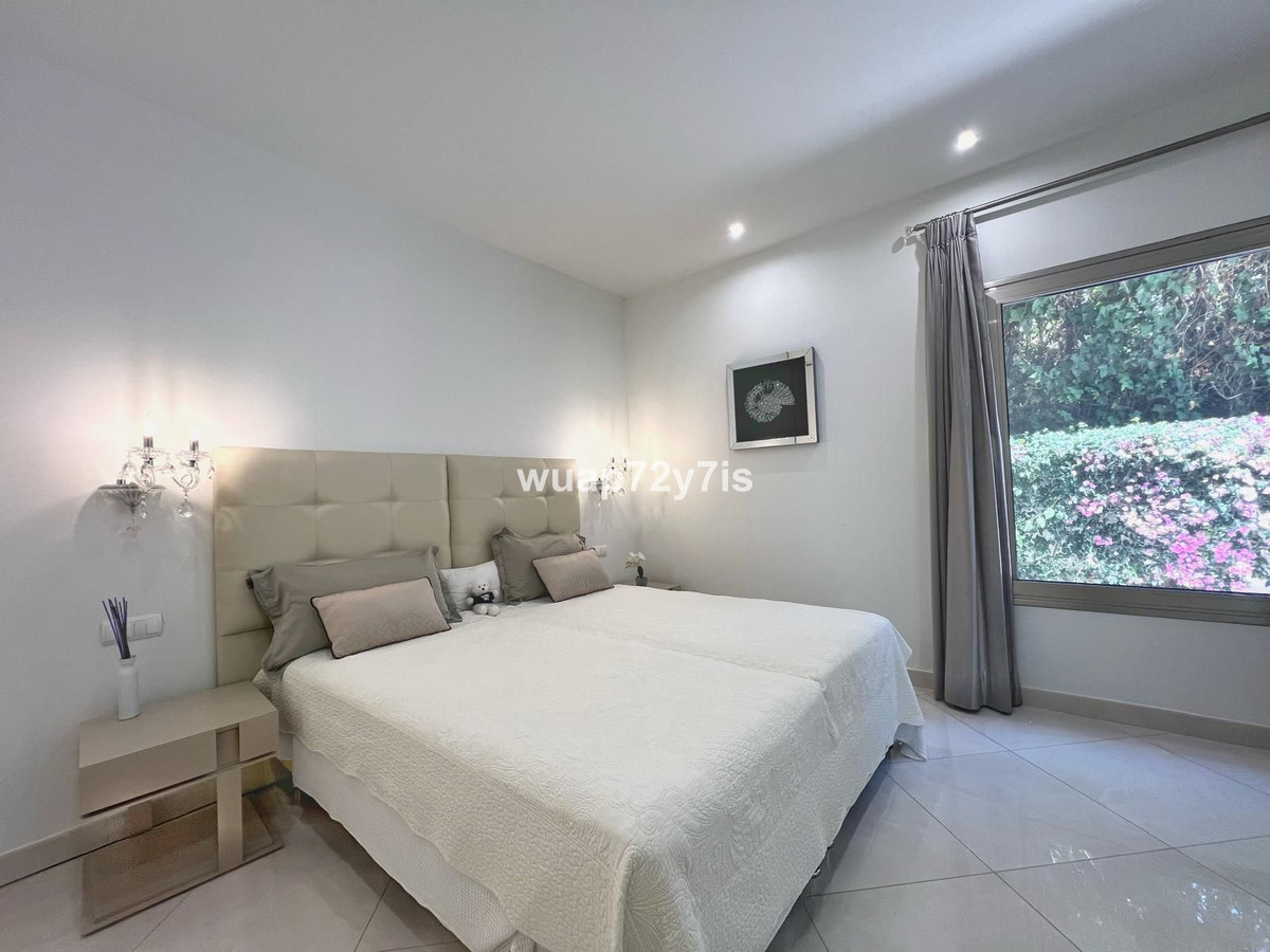 Se vende Villa - Chalet de 5 dormitorios en Costa Del Sol, Cadiz, España