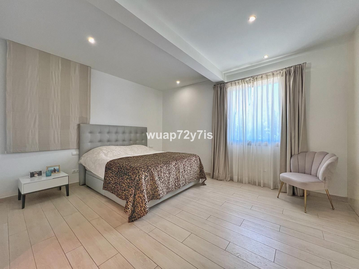 Se vende Villa - Chalet de 5 dormitorios en Costa Del Sol, Cadiz, España