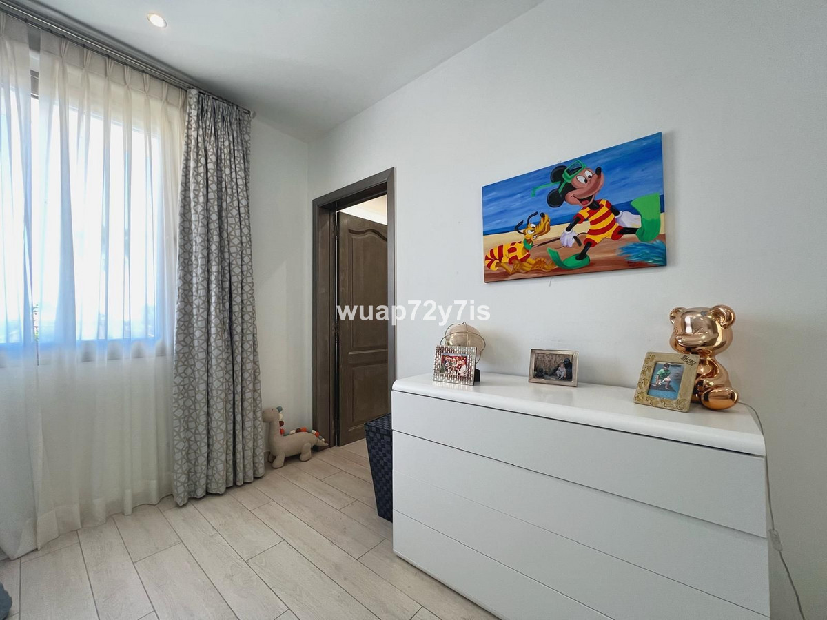 Se vende Villa - Chalet de 5 dormitorios en Costa Del Sol, Cadiz, España