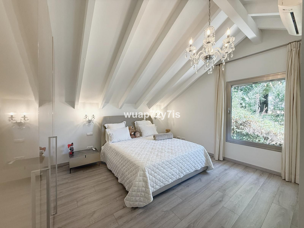 Se vende Villa - Chalet de 5 dormitorios en Costa Del Sol, Cadiz, España