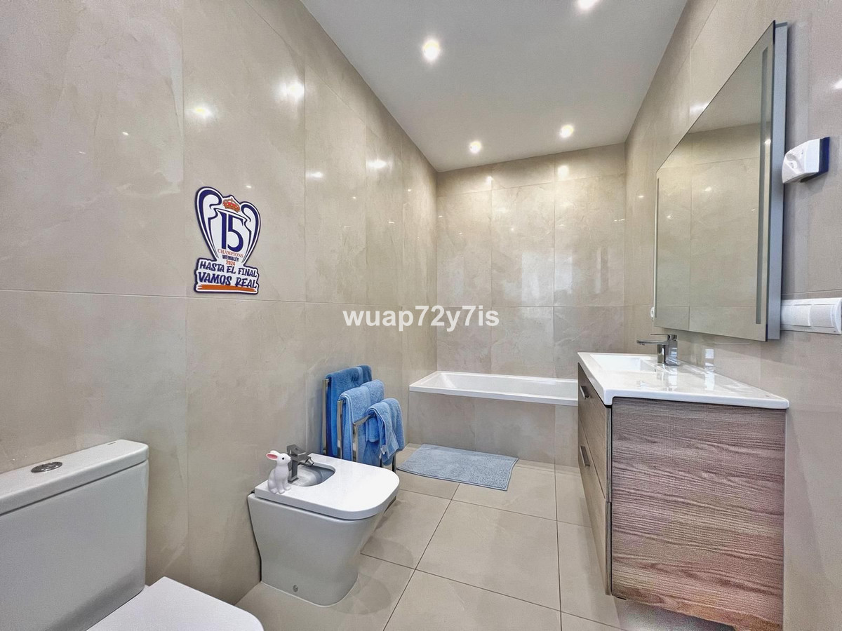 Se vende Villa - Chalet de 5 dormitorios en Costa Del Sol, Cadiz, España