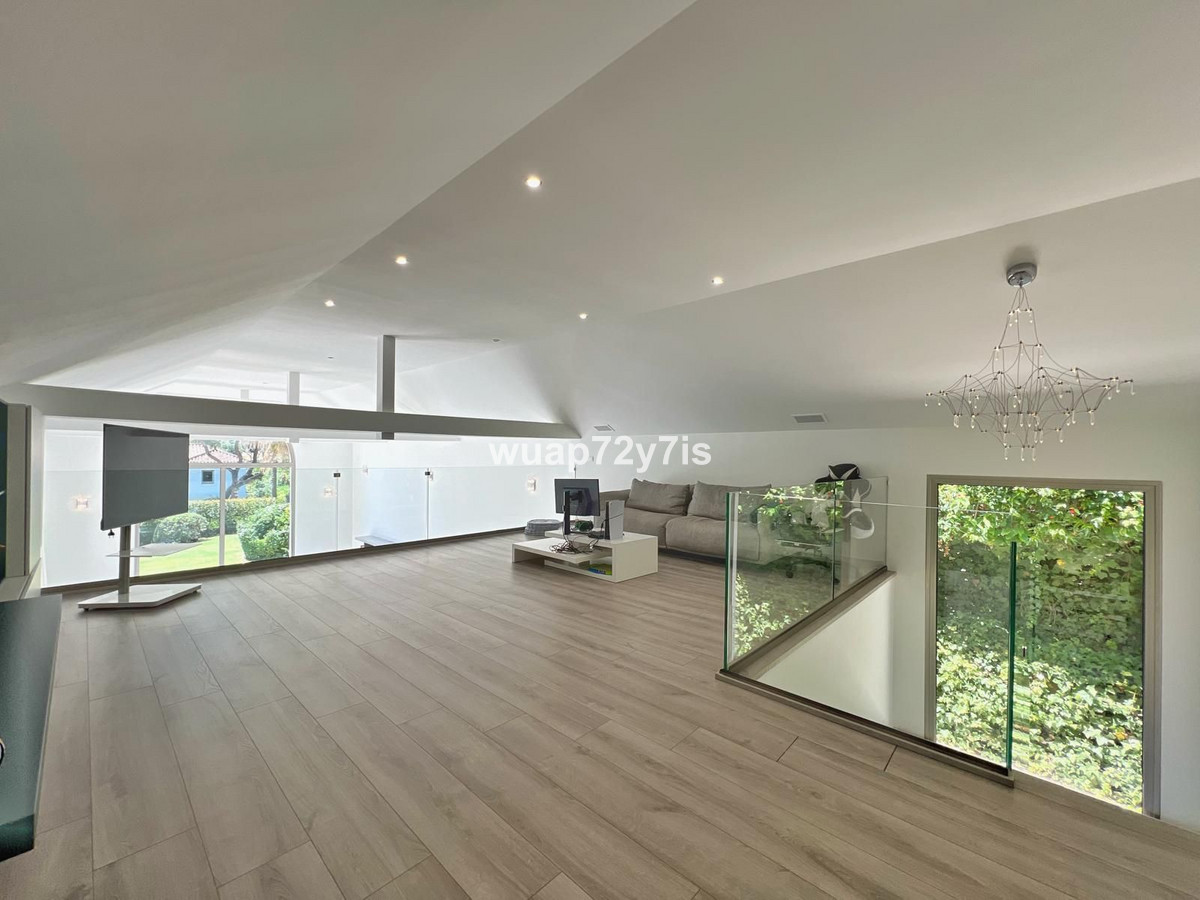 Se vende Villa - Chalet de 5 dormitorios en Costa Del Sol, Cadiz, España