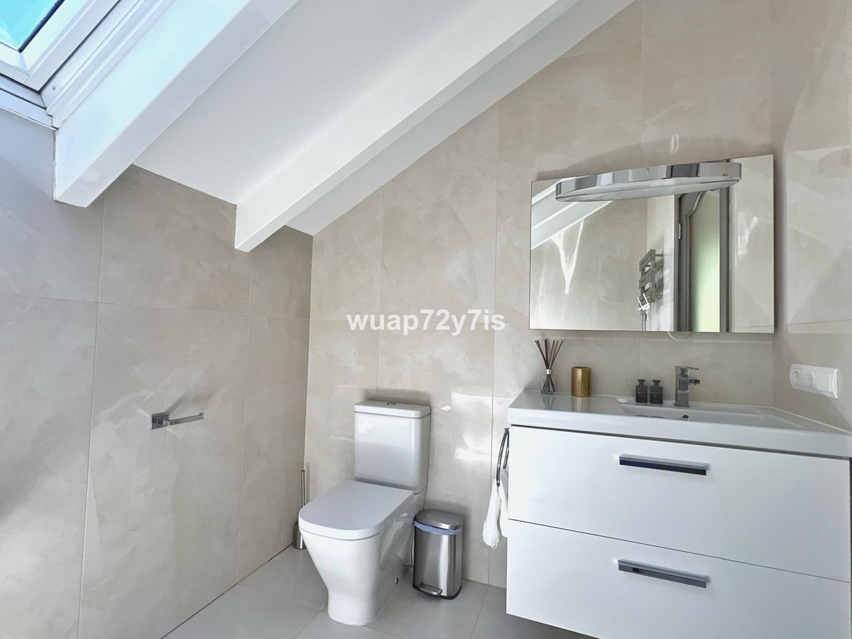 Se vende Villa - Chalet de 5 dormitorios en Costa Del Sol, Cadiz, España