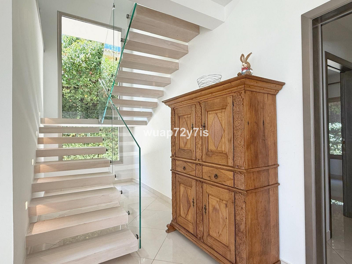 Se vende Villa - Chalet de 5 dormitorios en Costa Del Sol, Cadiz, España