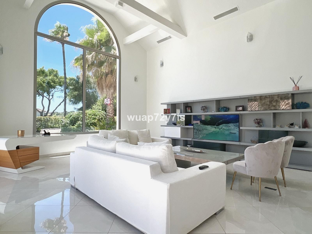 Se vende Villa - Chalet de 5 dormitorios en Costa Del Sol, Cadiz, España