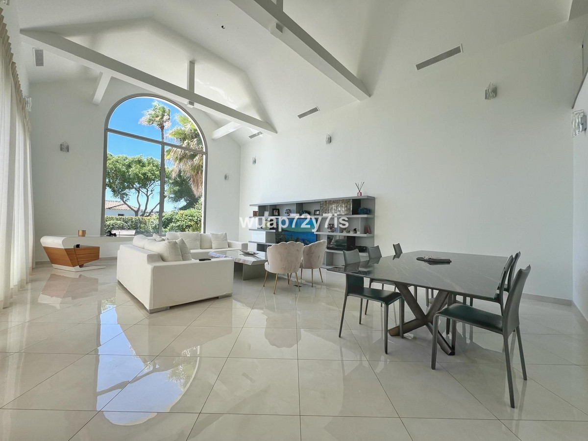 Se vende Villa - Chalet de 5 dormitorios en Costa Del Sol, Cadiz, España