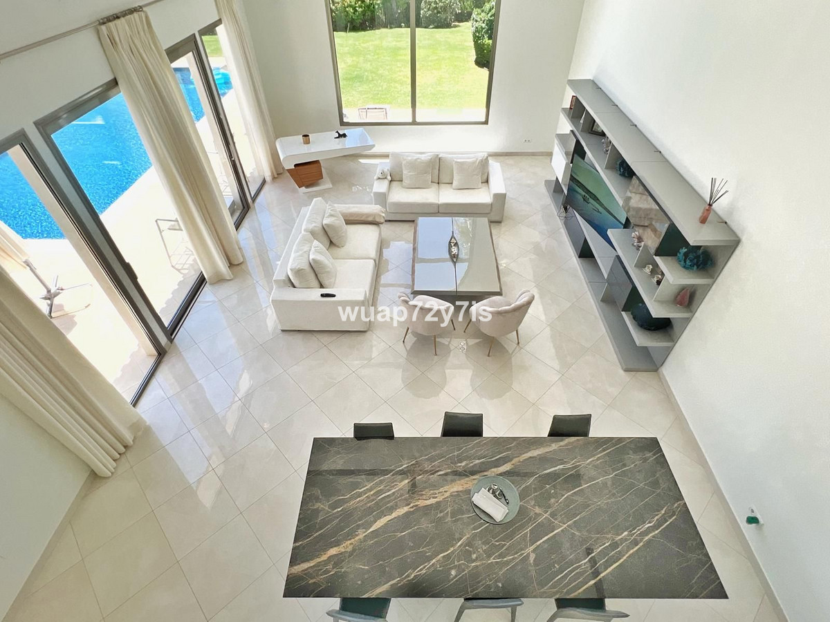 Se vende Villa - Chalet de 5 dormitorios en Costa Del Sol, Cadiz, España