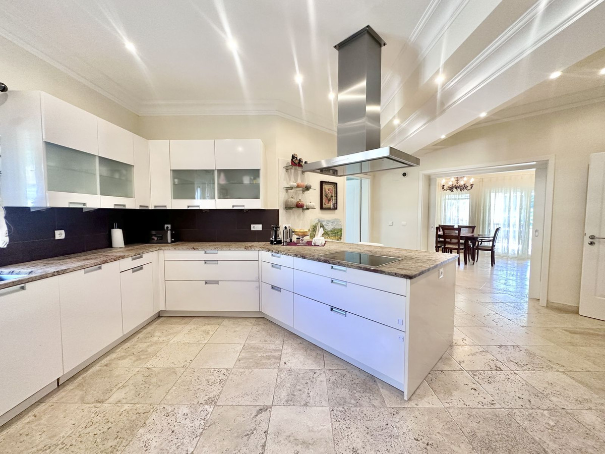 6 Bed Townhouse for sale in El Rosario Costa Del Sol, Málaga, Spain