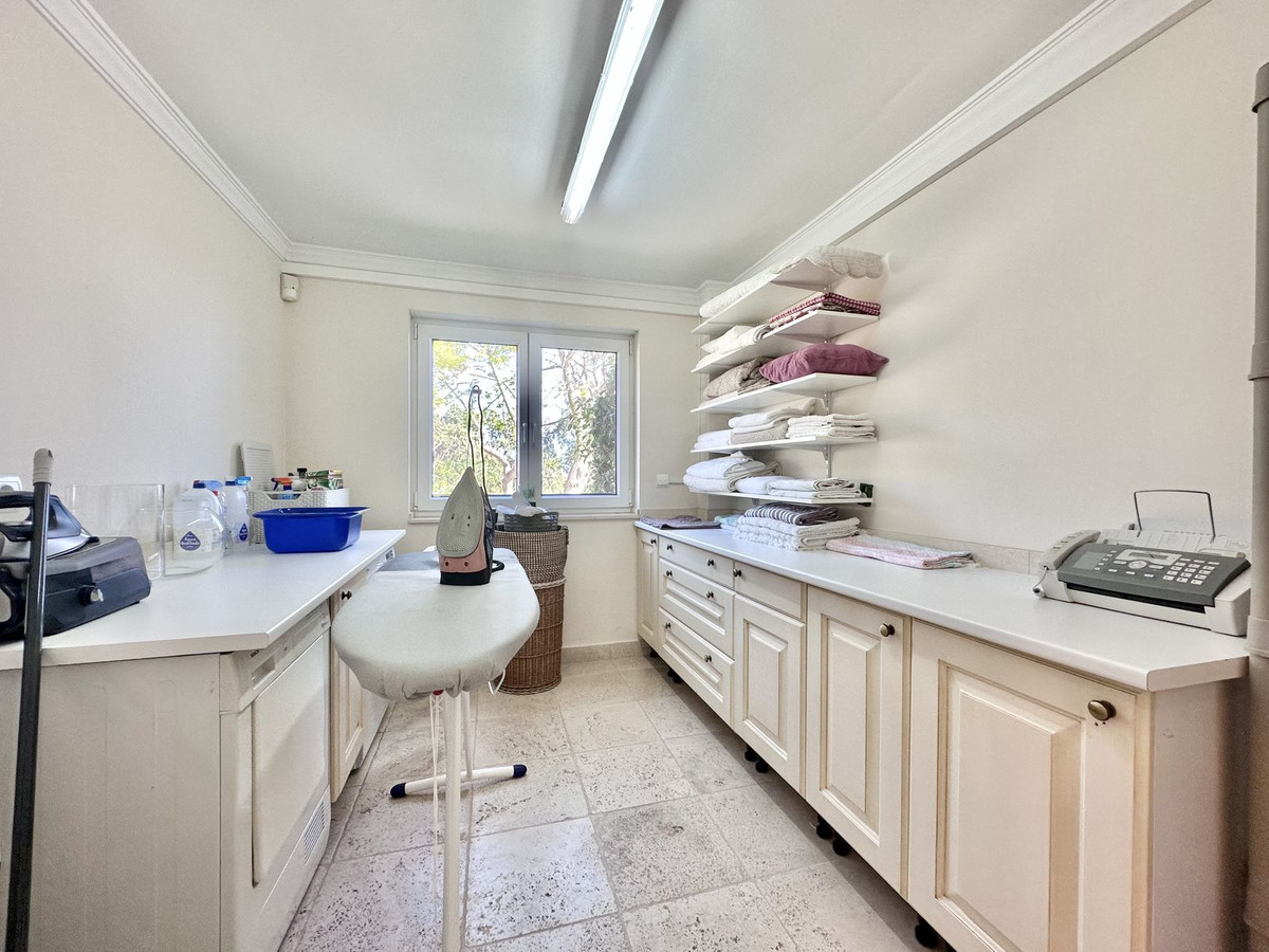 6 Bed Townhouse for sale in El Rosario Costa Del Sol, Málaga, Spain