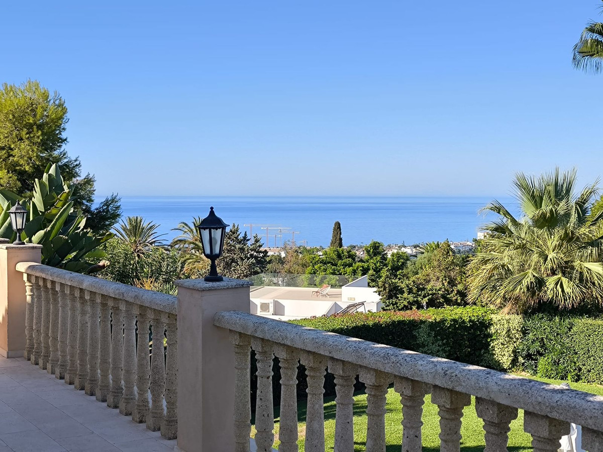 6 Bed Townhouse for sale in El Rosario Costa Del Sol, Málaga, Spain