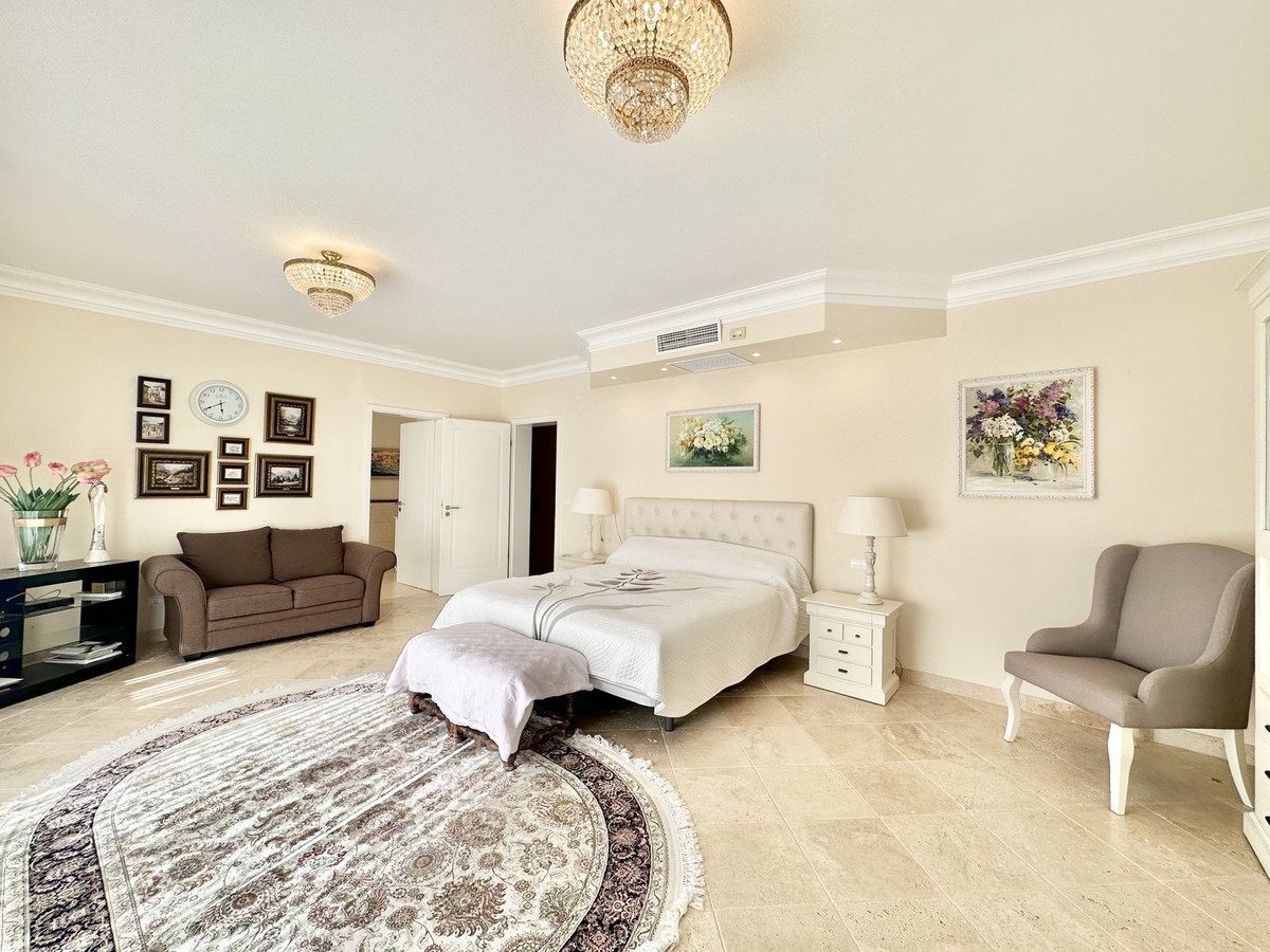 6 Bed Townhouse for sale in El Rosario Costa Del Sol, Málaga, Spain