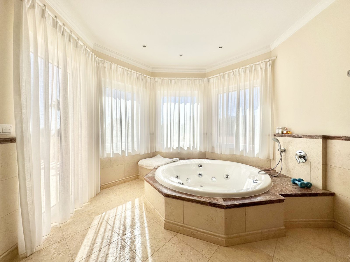 6 Bed Townhouse for sale in El Rosario Costa Del Sol, Málaga, Spain
