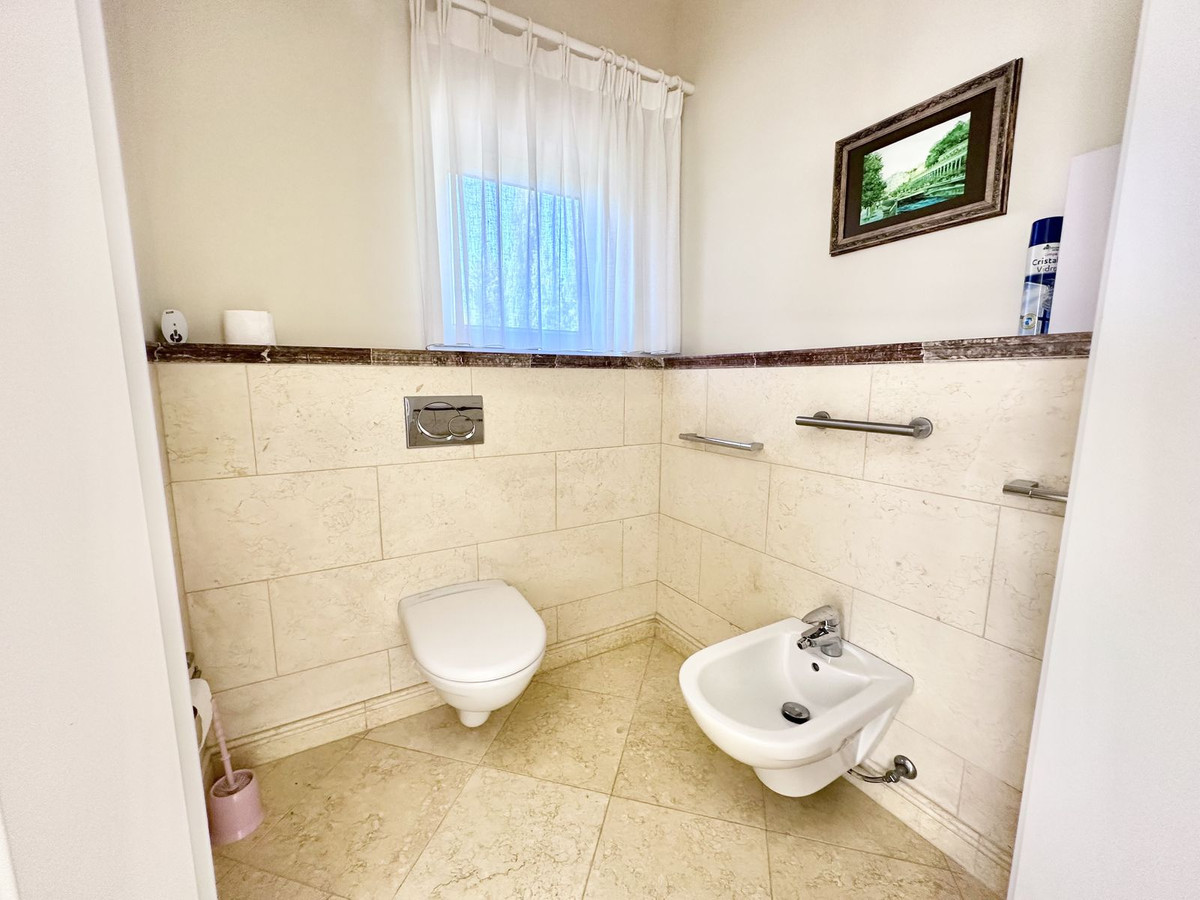 6 Bed Townhouse for sale in El Rosario Costa Del Sol, Málaga, Spain