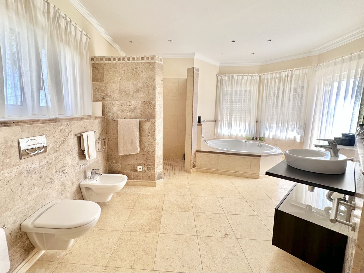 6 Bed Townhouse for sale in El Rosario Costa Del Sol, Málaga, Spain