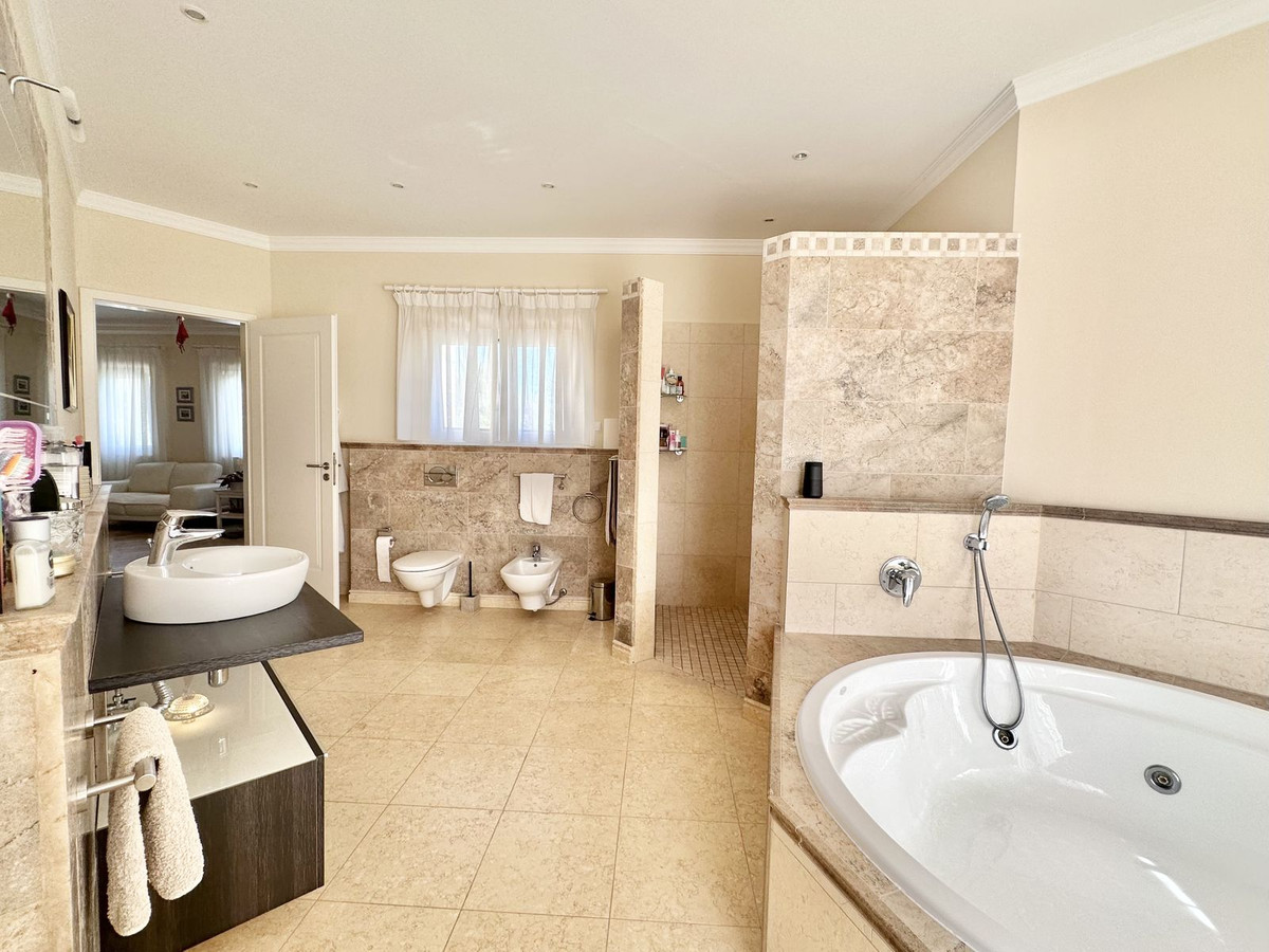 6 Bed Townhouse for sale in El Rosario Costa Del Sol, Málaga, Spain