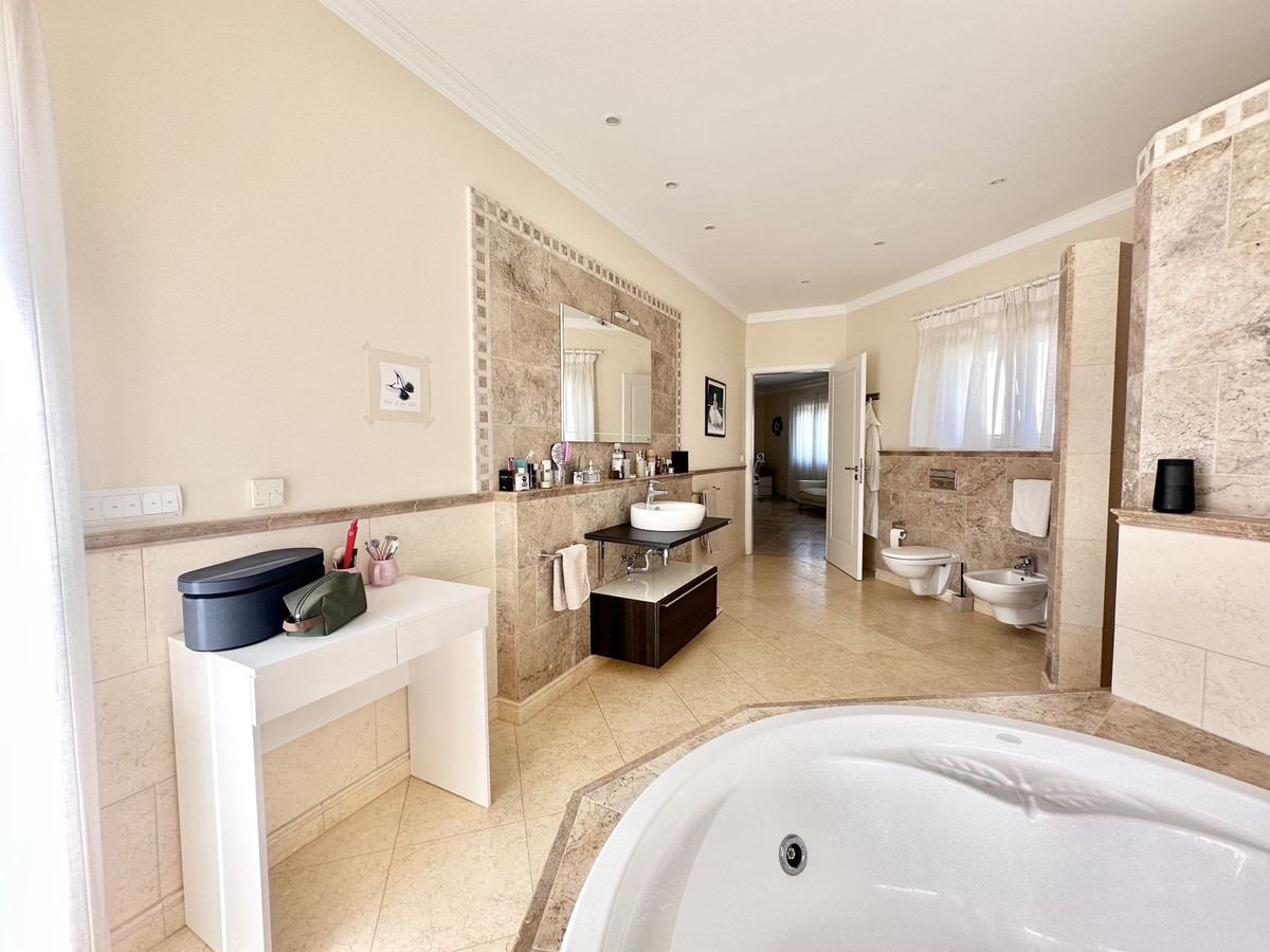 6 Bed Townhouse for sale in El Rosario Costa Del Sol, Málaga, Spain