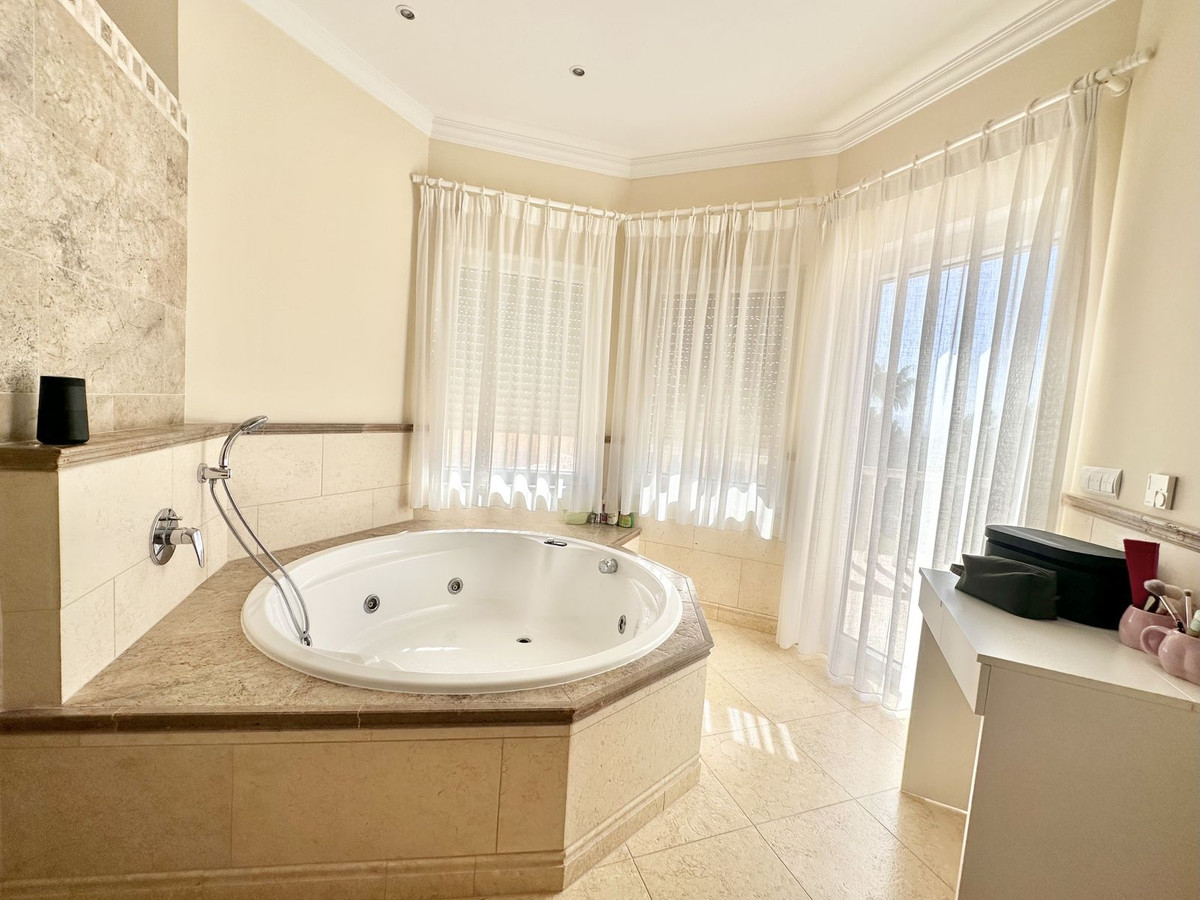 6 Bed Townhouse for sale in El Rosario Costa Del Sol, Málaga, Spain