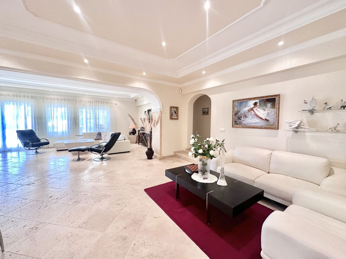 6 Bed Townhouse for sale in El Rosario Costa Del Sol, Málaga, Spain
