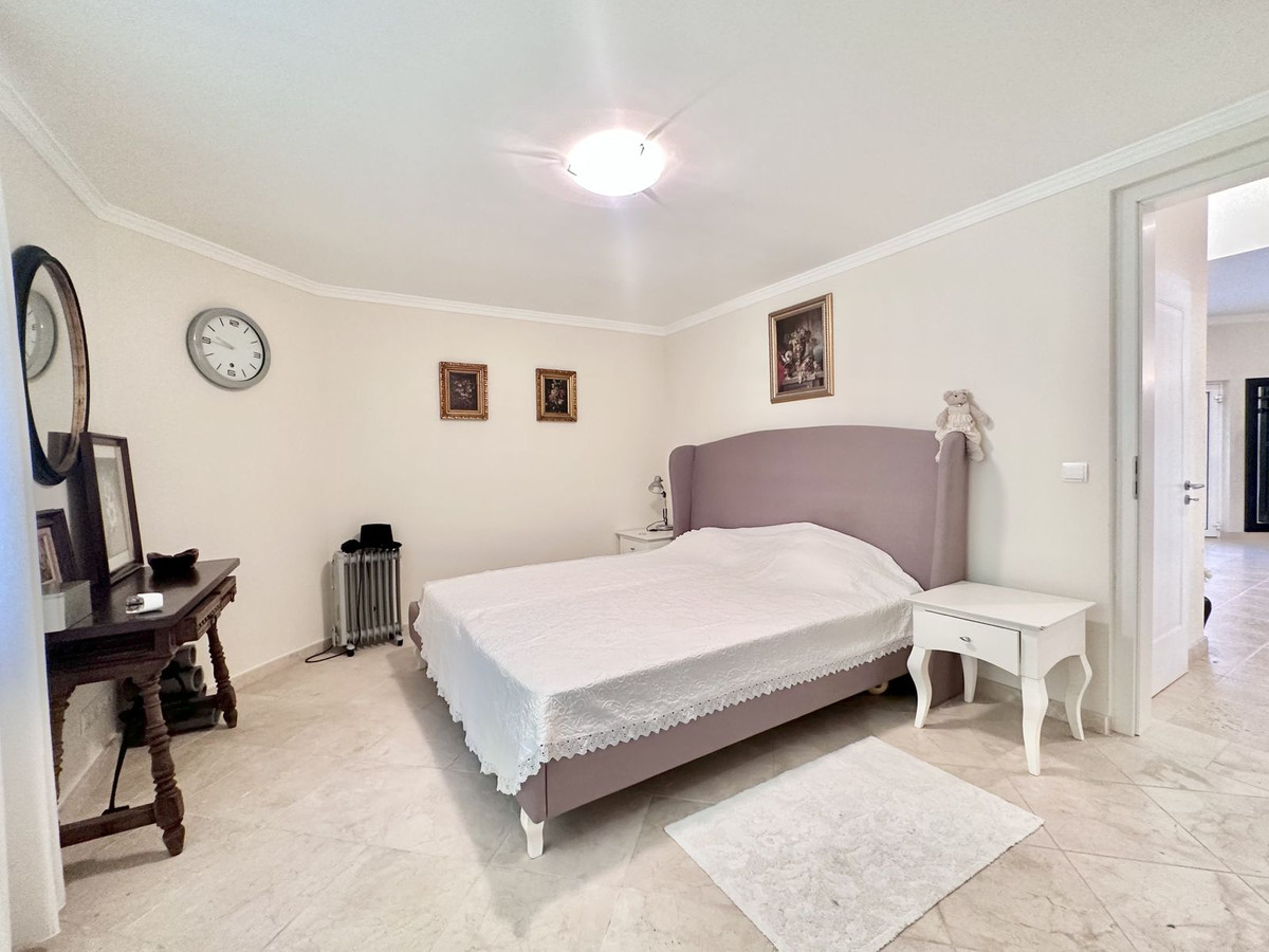 6 Bed Townhouse for sale in El Rosario Costa Del Sol, Málaga, Spain