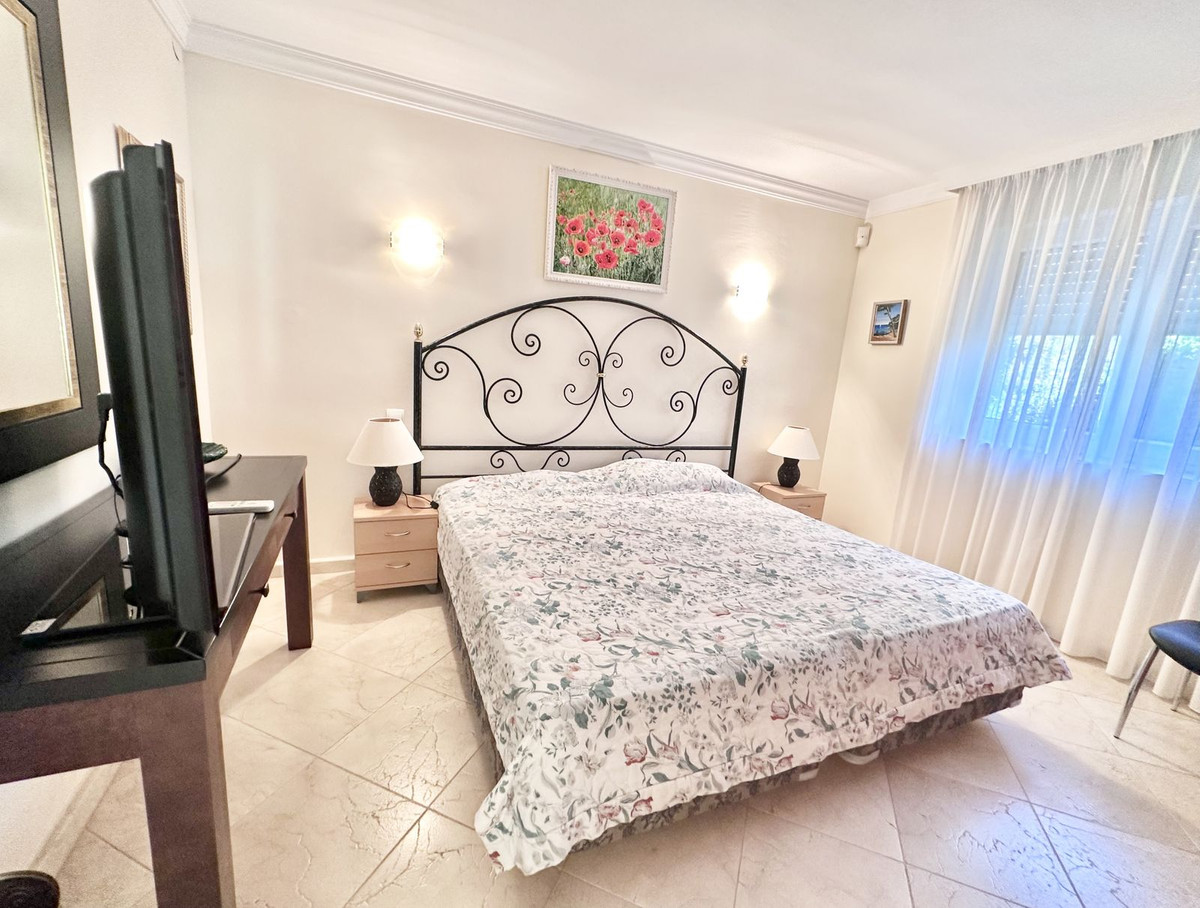 6 Bed Townhouse for sale in El Rosario Costa Del Sol, Málaga, Spain